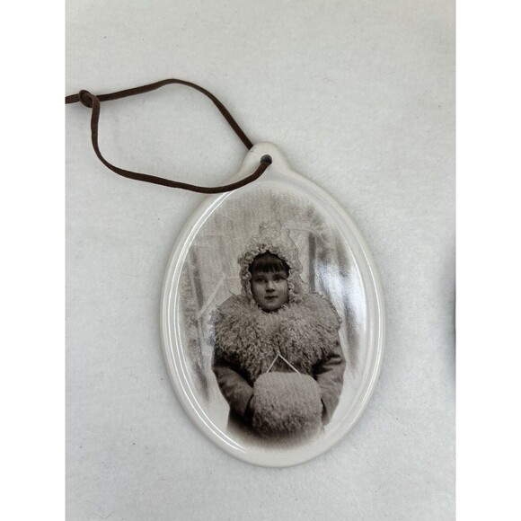Set Of 3 Vtg Victorian Girls Print Oval White Ceramic X’mas Tree‎ Ornaments - Picture 2 of 6